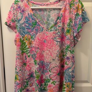 LILLY PULITZER Floral V-Neck T-Shirt. Worn once. Loose fitting.